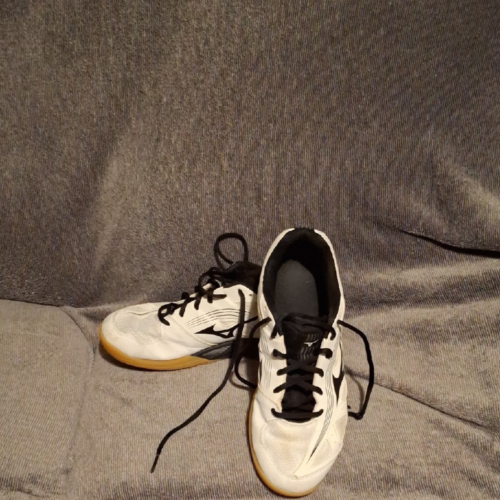 Mizuno White and Black Athletic Shoes